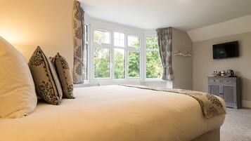 Family Suite | Individually decorated, blackout curtains, iron/ironing board, free WiFi