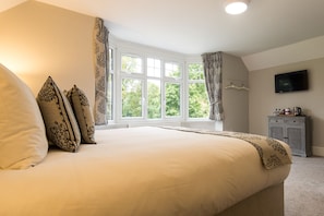 Individually decorated, blackout curtains, iron/ironing board, free WiFi - Maple Manor Hotel  (Crawley)