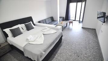 Lúxusstúdíósvíta - 1 stórt tvíbreitt rúm | Myrkratjöld/-gardínur, straujárn/strauborð, ókeypis þráðlaus nettenging