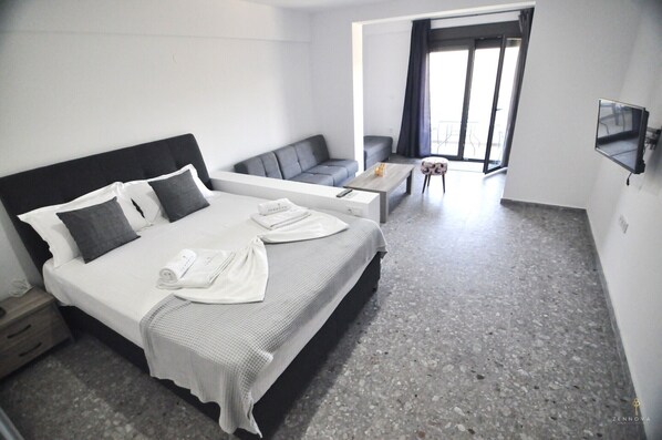 Luxury Studio Suite, 1 King Bed - Zennova Sirene Luxury Studios (Polygyros)