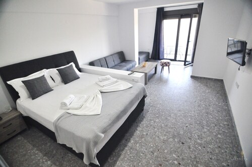 Zennova  Sirene Luxury Studios