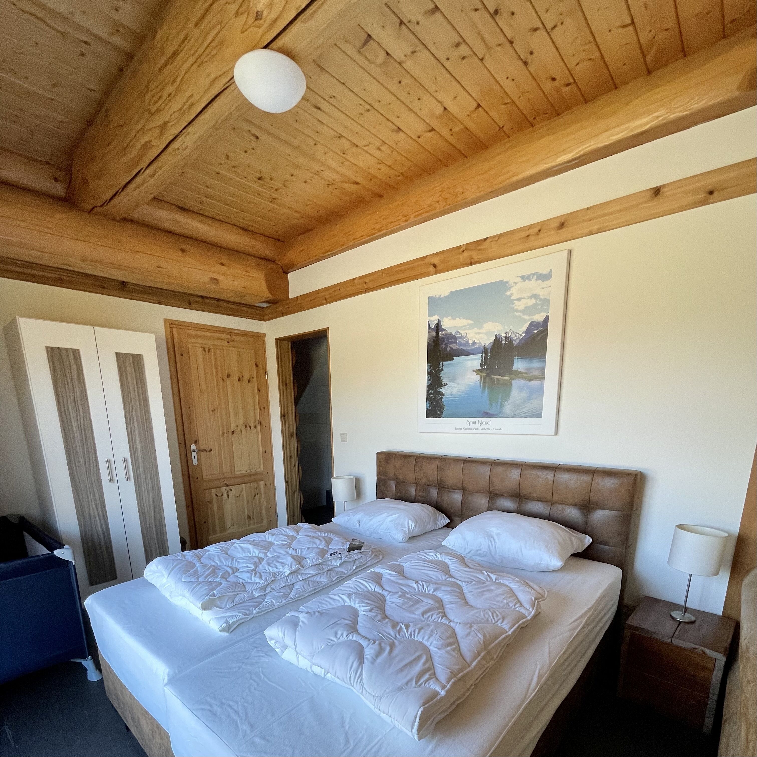 2 bedrooms, soundproofing, free WiFi, bed sheets