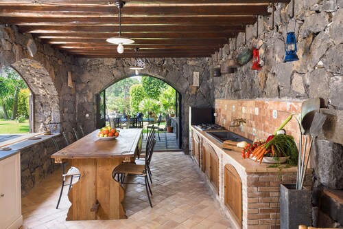 Great villa with big pool close to Acireale, Sicily