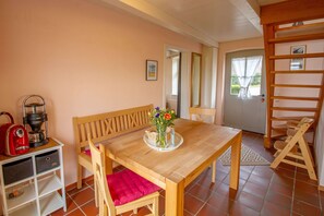 Dining - Unser Ferienhaus Utkiek ist ein Historisches Gebäude das wir 2011 mit Viel Liebe (Krummhörn)