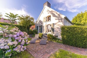 Terrace/patio - Unser Ferienhaus Utkiek ist ein Historisches Gebäude das wir 2011 mit Viel Liebe (Krummhörn)