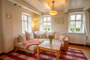 Fernseher, DVD-Player, Stereoanlage