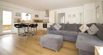 Lovely Lodge on one floor in Country setting