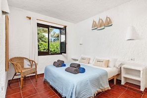 2 bedrooms, iron/ironing board, free WiFi - MONSINES 13 (Cala Blanca)