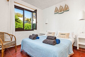 2 bedrooms, iron/ironing board, free WiFi