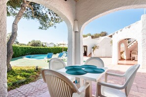 Outdoor dining - MONSINES 13 (Cala Blanca)