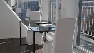 Apartment, 1 Schlafzimmer | Wohnbereich | Flachbildfernseher