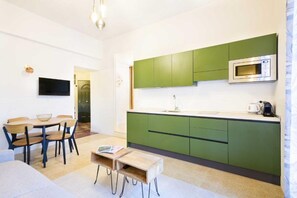 Fridge, microwave, stovetop, dishwasher - Luxury Apartment Zona Vaticano-Prati (Roma)