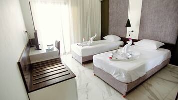 Standard Room, 1 Bedroom | 1 bedroom, in-room safe, desk, blackout curtains