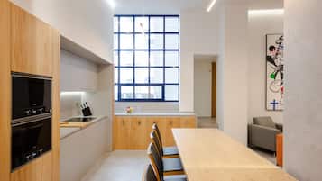 Business Room | Shared kitchen facilities | Dining tables