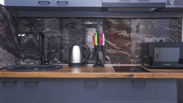 Leilighet – executive, 1 soverom | Eget kjøkken | Kjøleskap, mikrobølgeovn, kaffetrakter/tekoker og vannkoker