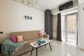 Executive-huoneisto, 1 makuuhuone | Oleskelualue | 40–tuumainen taulutelevisio, jossa kaapelikanavat