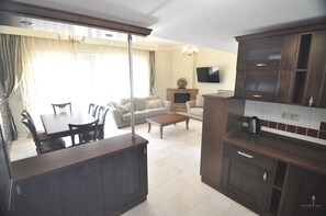 Full-sized fridge, microwave, oven, dishwasher