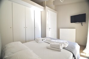 2 bedrooms, premium bedding, iron/ironing board, free cots/infant beds - Zennova 41 Trikorfo Cottage (Polygyros)
