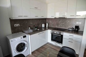 Kühlschrank, Ofen, Wasserkocher, Toaster