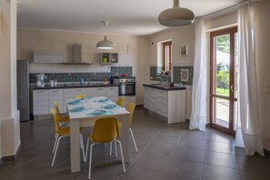 Mikrowelle, Ofen, Herdplatte, Geschirrspüler