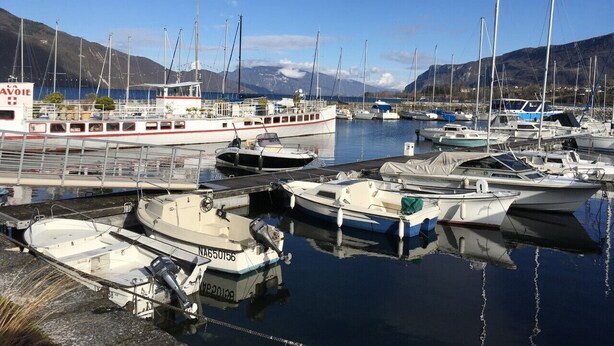 A marina with various boats docked, including a large white boat with "AVOTTE" written on it. - Aix-les-Bains Grand Port T2 Furnished 3 Stars Terrace 57m2 (Aix-les-Bains)