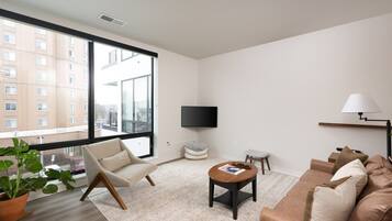 Smart TV, books, stereo