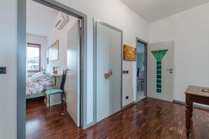 2 chambres, fer et planche à repasser, Wi-Fi, draps fournis