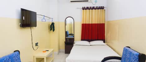 1 bedroom, desk, free WiFi, bed sheets