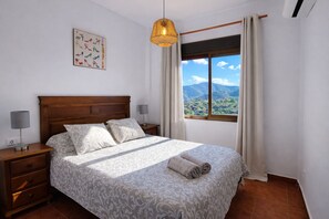 4 bedrooms, iron/ironing board, travel cot, free WiFi