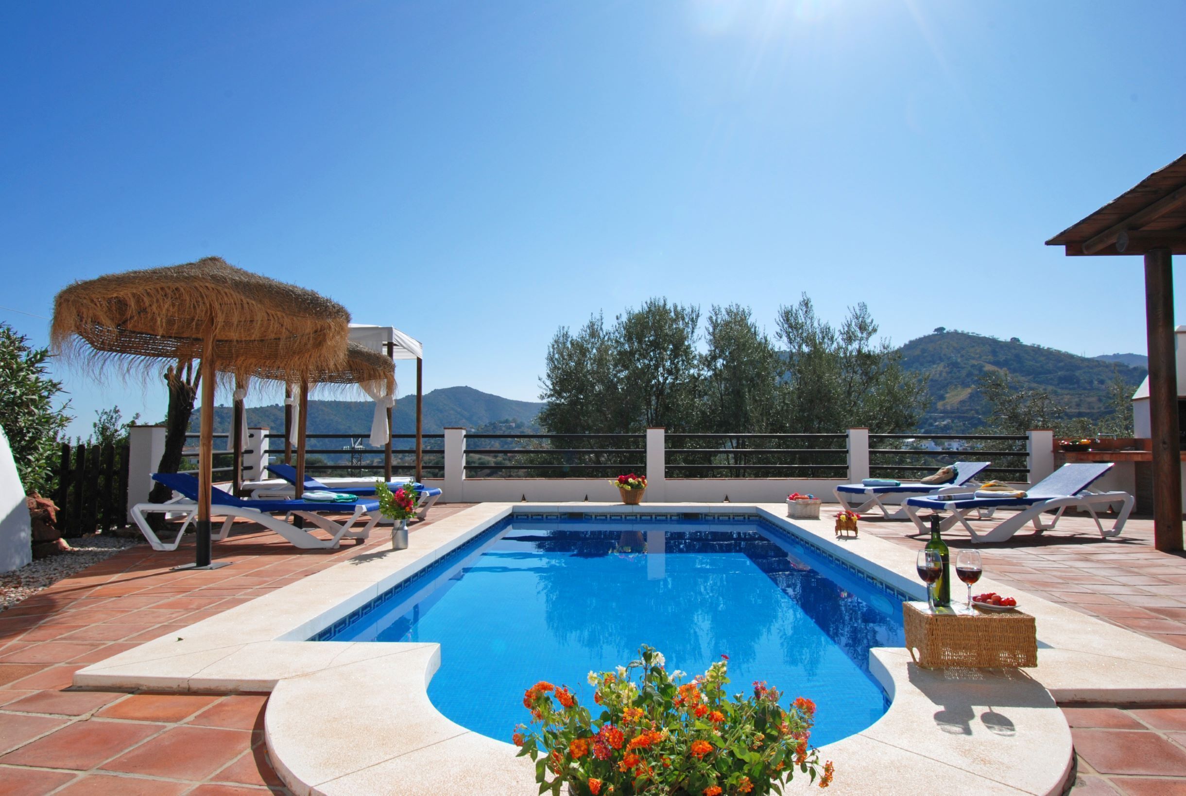 Lämmitetty uima-allas