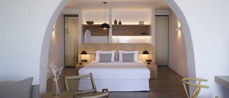 3 bedrooms, in-room safe, desk, iron/ironing board