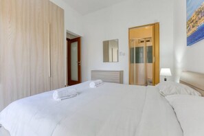 3 多间卧室、办公桌、熨斗/熨衣板、旅行婴儿床