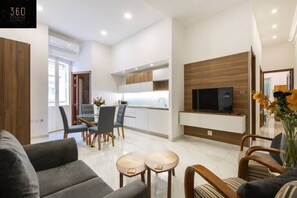 TV, Netflix, streaming services