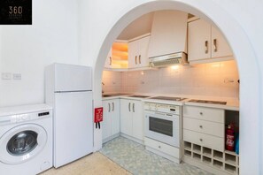 Fridge, oven, dishwasher, coffee/tea maker