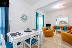 Interior - A comfy Seafront 1BR APT, in Tower Road in Sliema (Sliema)