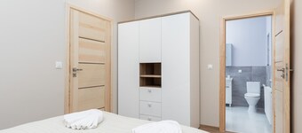 Spacious Apartment with 2 Bedrooms | Close to the Park | Parking.