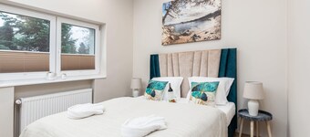 Spacious Apartment with 2 Bedrooms | Close to the Park | Parking.