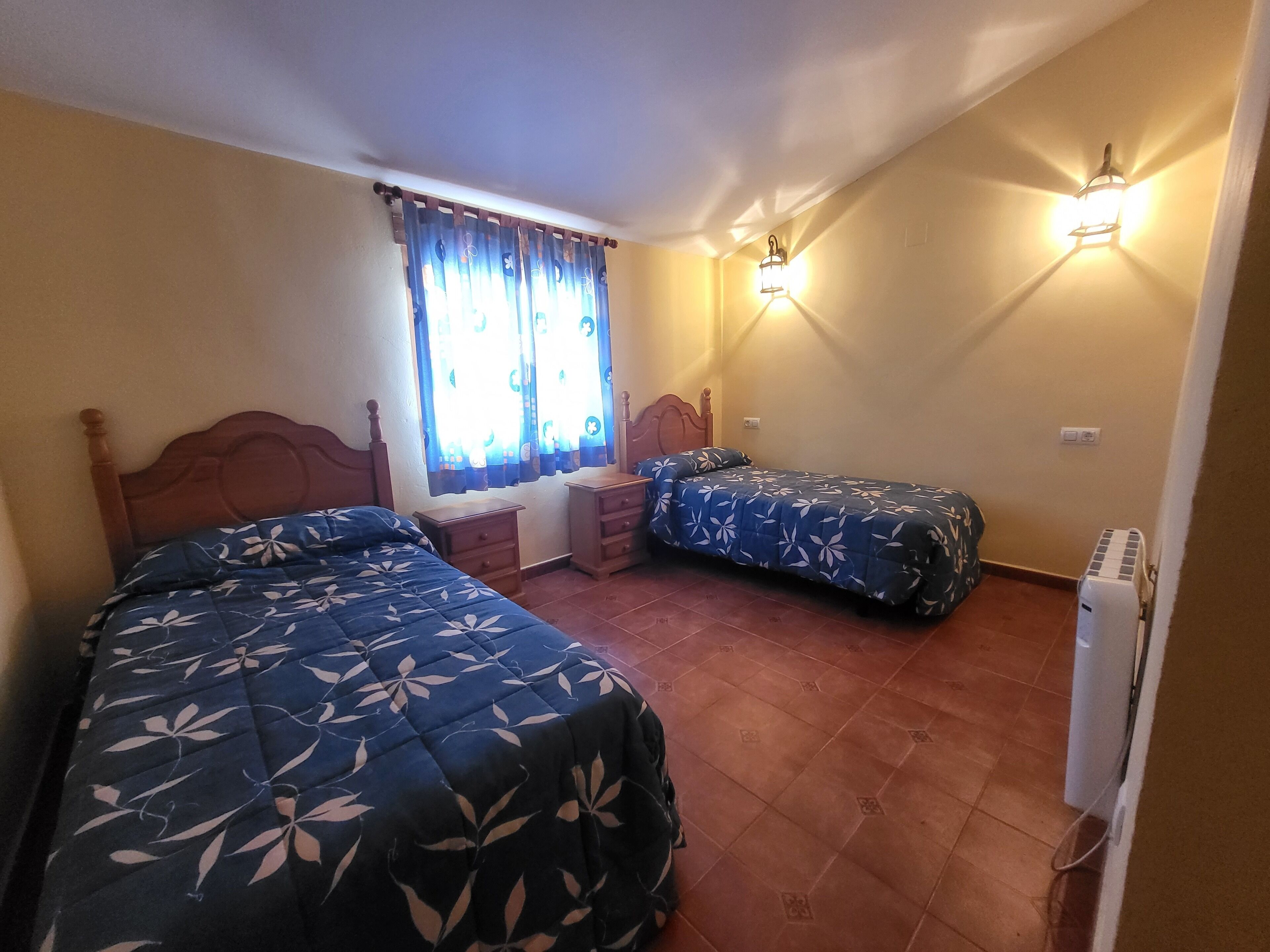 5 slaapkamers, reisbedje, wifi, beddengoed