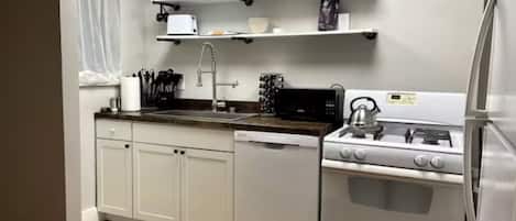 Refrigerador, microondas, horno y parrilla de estufa