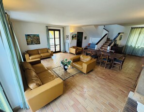 Smart TV, fireplace, printers