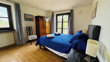 3 bedrooms, iron/ironing board, travel crib, free WiFi
