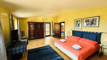 3 habitaciones, tabla de planchar con plancha y cuna de viaje