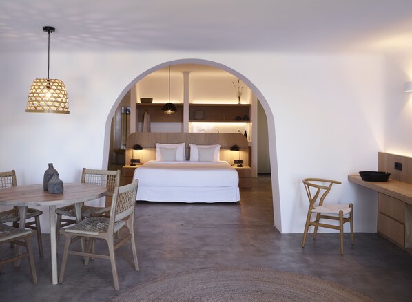 1 bedroom, in-room safe, desk, iron/ironing board