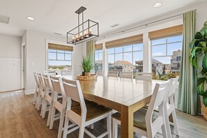 Dining - Lotus House Pets Stay Free +Private Pool (Kill Devil Hills)