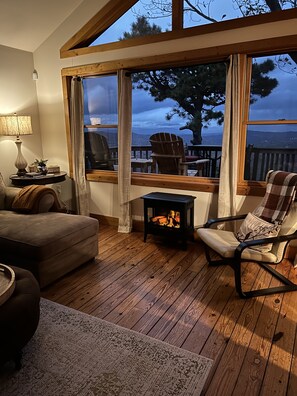 Smart-TV, DVD-Player, Bücher, Videothek