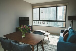 Smart TV, DVD player - 2BR 2BA beautiful apartment in Polanco w/ gym, pool (Miguel Hidalgo)