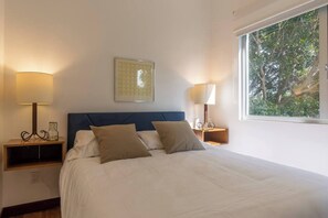 4 Schlafzimmer, Schreibtisch, Bügeleisen/Bügelbrett, Reisekinderbett