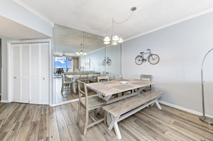 Signature Condo, 3 Bedrooms, Balcony, Beach View | Makan dalam bilik