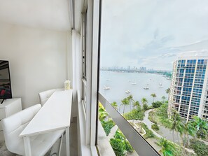 Interior - Luxury 1-Bedroom with Spectacular Bay View (Miami Beach)