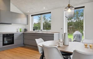 Fridge, microwave, dishwasher, coffee/tea maker